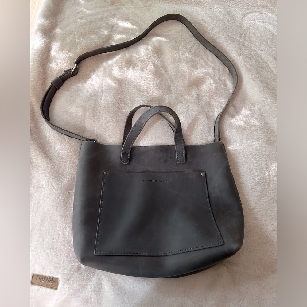 Portland Leather Medium Crossbody